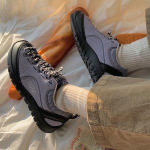 Amazing women's purple sneaker